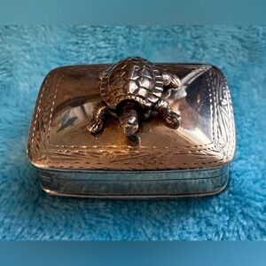 Sterling Silver Turtle  Snuff Box :